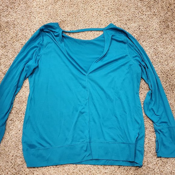 Gap Fit Workout Shirt - Picture 2 of 2